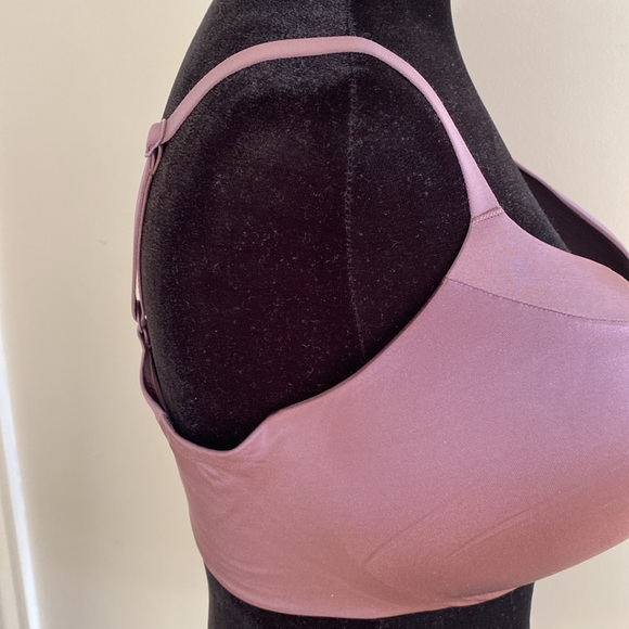 Victoria’s Secret push up underwire two tone bra - Picture 6 of 9